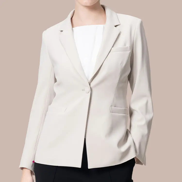 A silhouette that looks sharp and genuine with ample sleeves