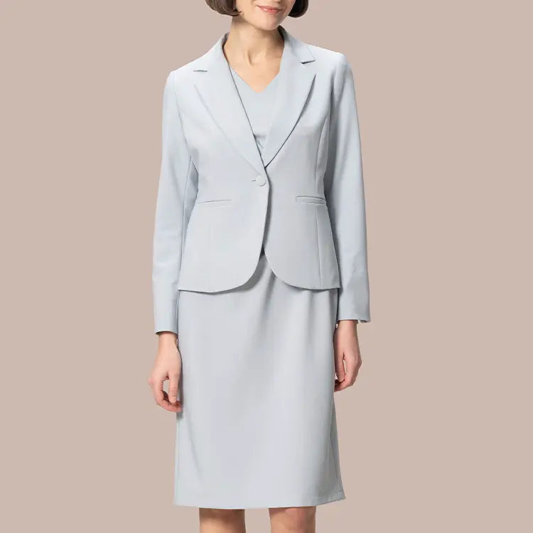 A stylish summer jacket that will build trust just by putting it on