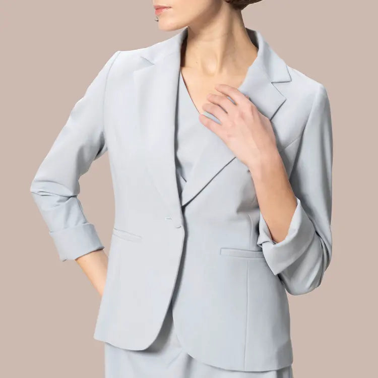 Button positioning that maintains its beauty even when in motion