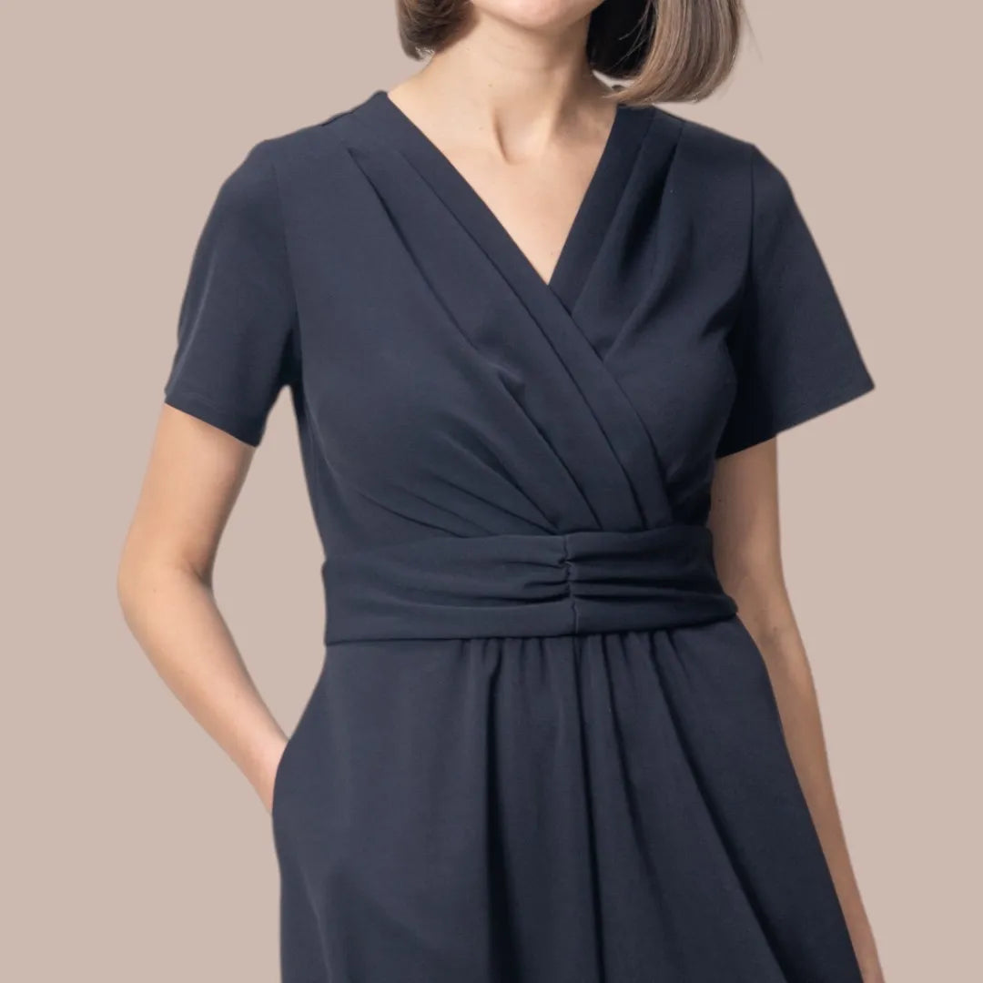 A cache-coeur that captivates with its femininity