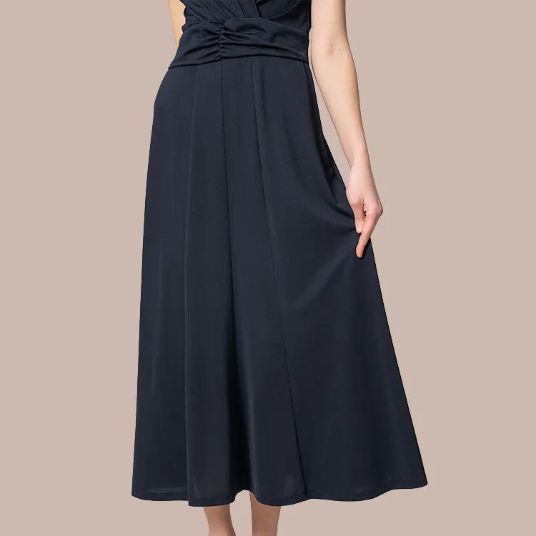 The 8-piece design wraps around the hips for a naturally slimming look