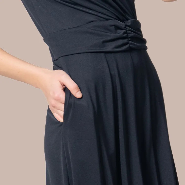 Large pockets on both sides allow you to move hands-free
