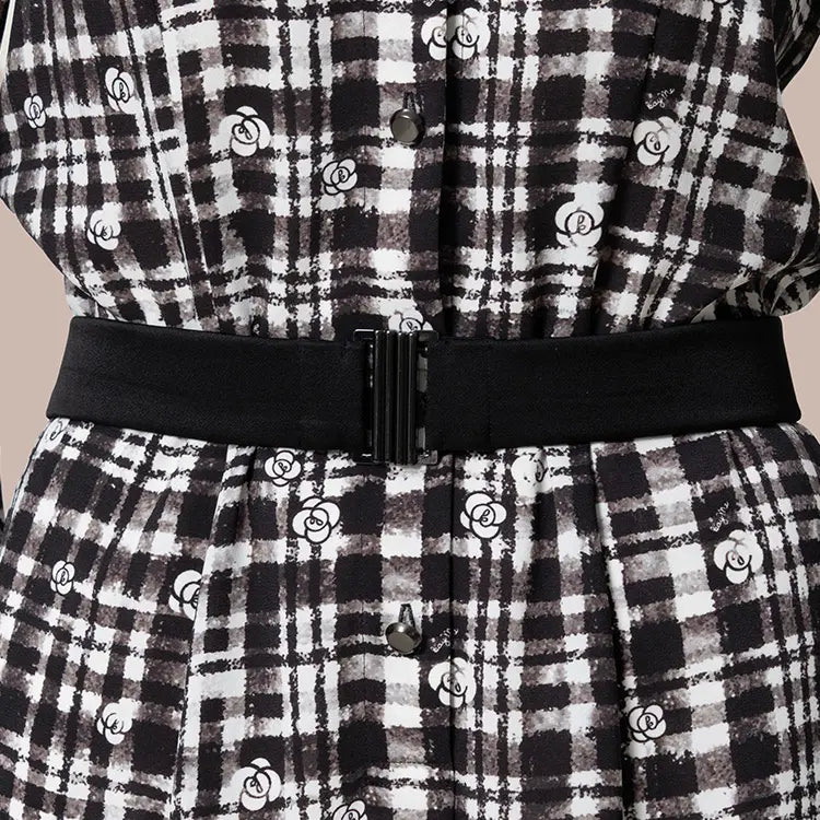One-touch stretch belt so you don't have to worry about losing it