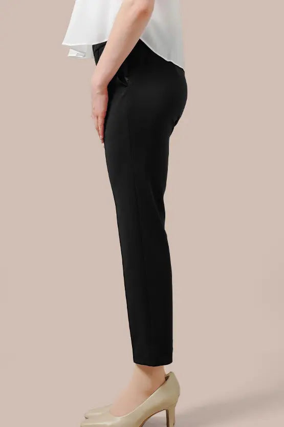 Space Material: Easy Tapered Pants