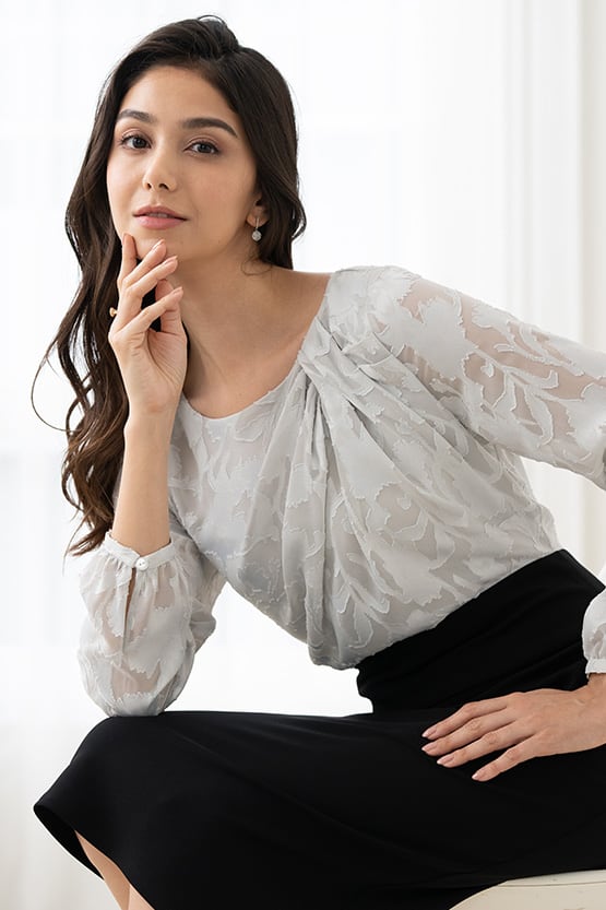 Long Sleeve: Reproduction Decided / Space Material: Gray Chiffon X Black Décolleté Tuck Dress